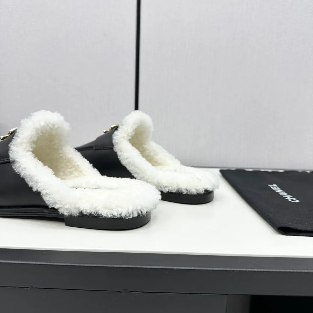 👟👟Ex-factory price 600👟👟Chanel 24K new furry loafers and Teddy furry shoes for autumn and winter. Very comfortable. Maillard brown is still very suitable for autumn and winter~ Suede upper, fur lining integrated, leather outsole Size: 35-39, other sizes are customized